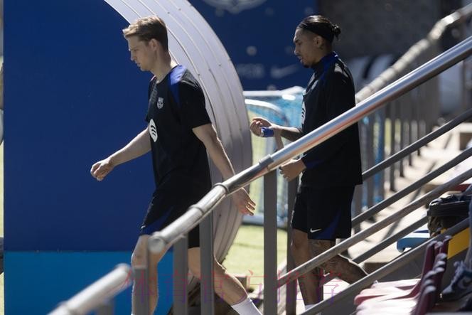 德容因肠胃炎缺席训练 但有望赶上国家德比 德容因肠胃炎缺席训练 但有望赶上国家德比